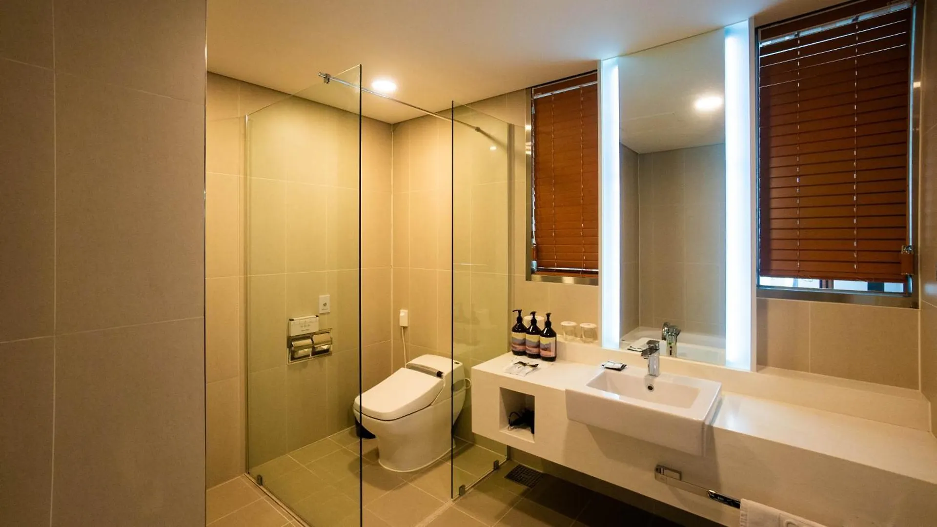 Incheon Airport Global Hotel & Suites Unsu Station