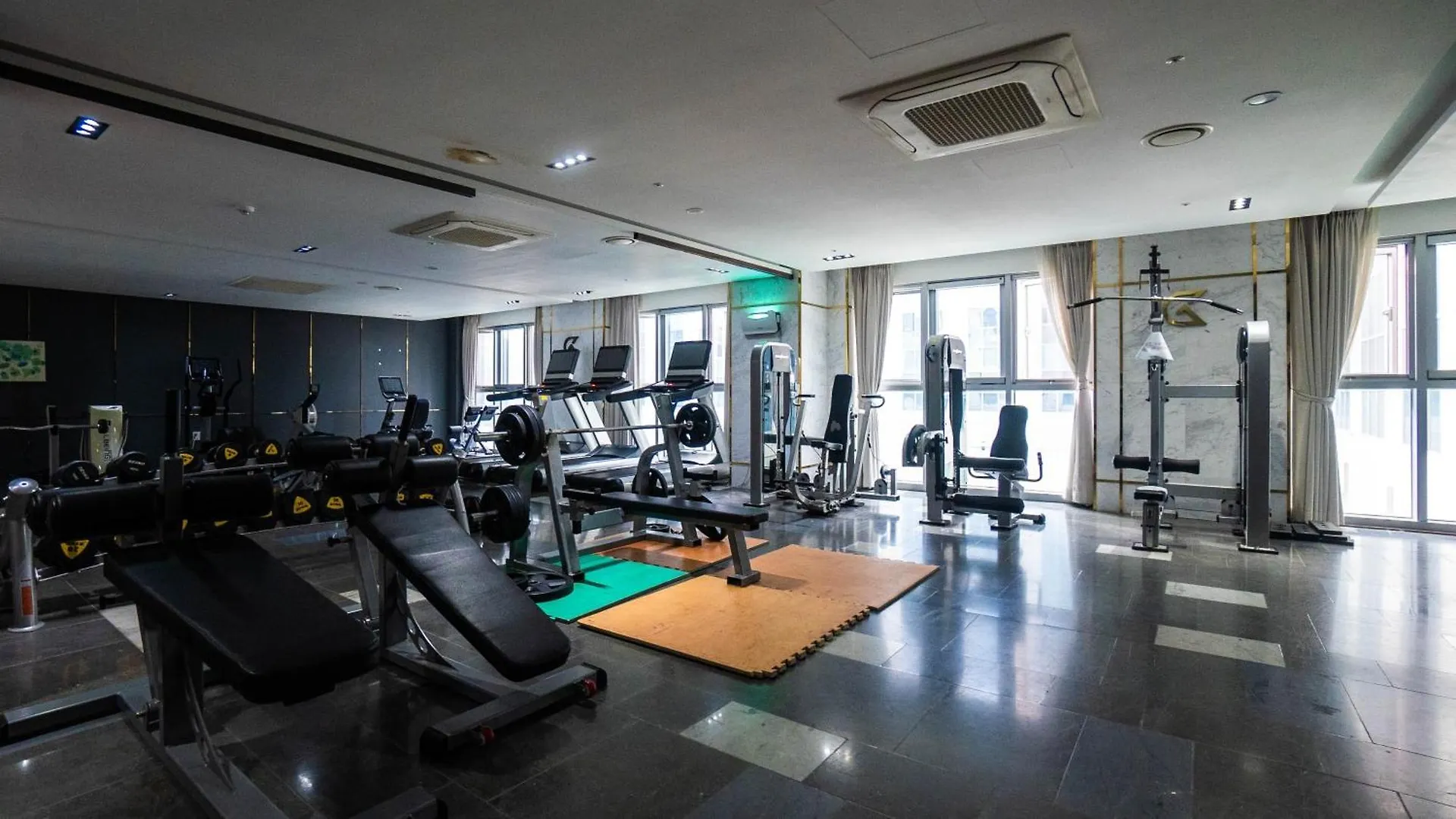 Incheon Airport Global Hotel & Suites Unsu Station