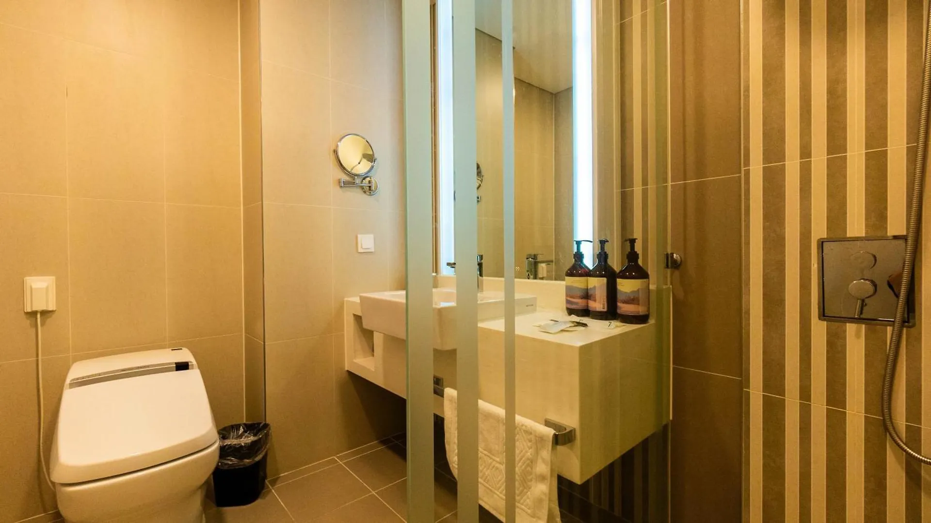 Incheon Airport Global Hotel & Suites Unsu Station