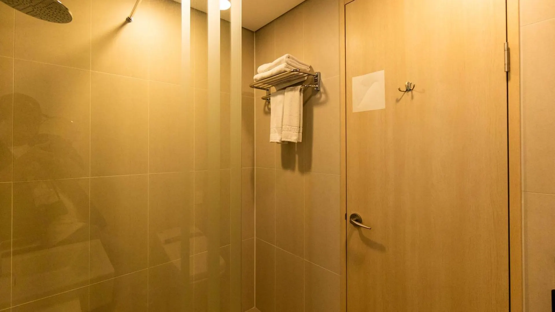 Incheon Airport Global Hotel & Suites Unsu Station