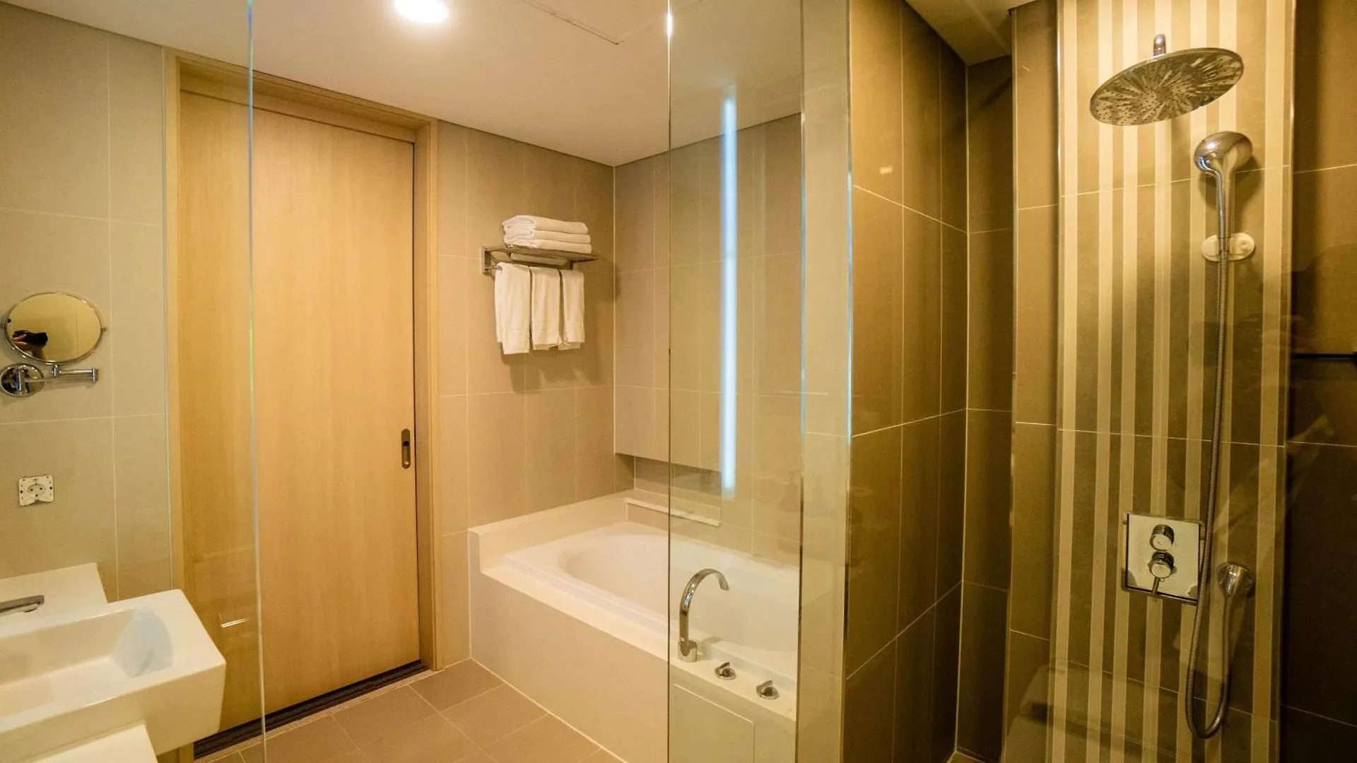 Incheon Airport Global Hotel & Suites Unsu Station 0*,  South Korea