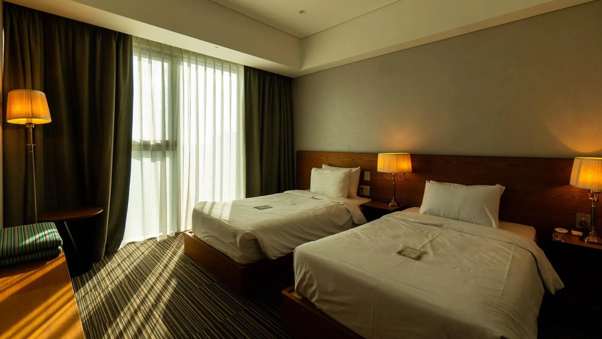 Incheon Airport Global Hotel & Suites Unsu Station