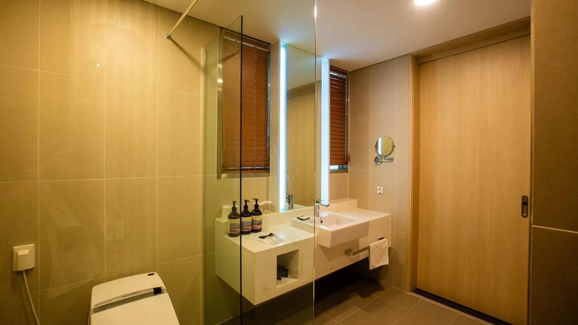 Incheon Airport Global Hotel & Suites Unsu Station